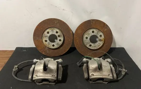 BMW 1 F40 Brake discs and calipers set 6799351 5424307