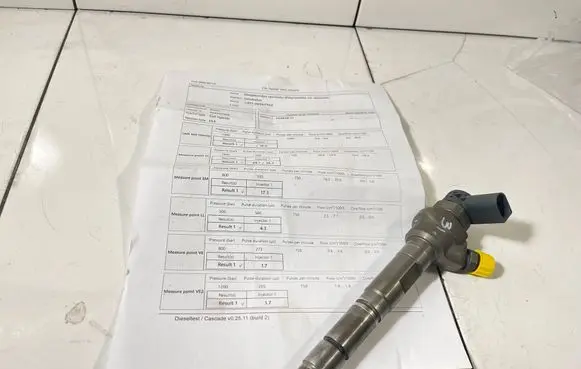 Volkswagen Tiguan Fuel injector 0445110369 03L130277J
