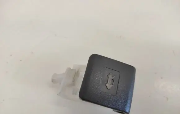 Toyota Avensis T250 Engine bonnet (hood) release handle
