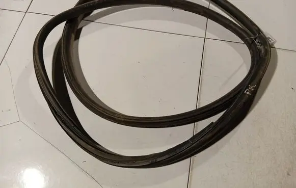 Volkswagen Bora Rubber seal front coupe door 