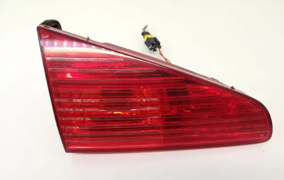 Peugeot 607 Tailgate rear/tail lights
