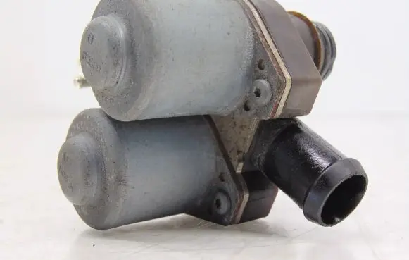 BMW X3 E83 Coolant heater control valve 1147412