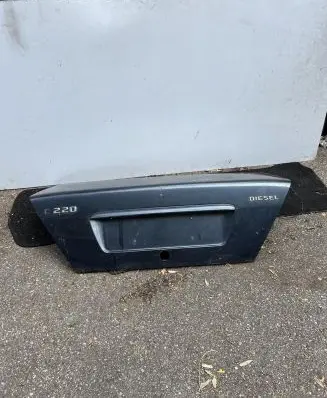 Mercedes-Benz C W202 Tailgate/trunk/boot lid F2635