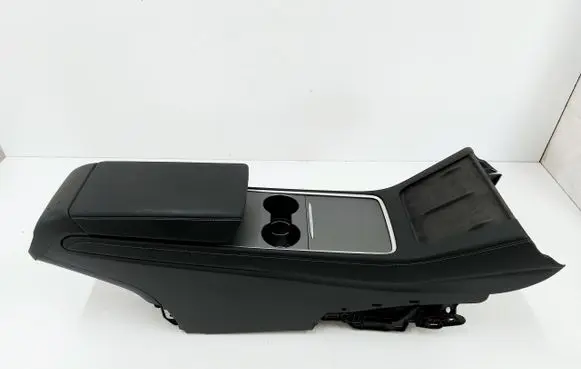 Tesla Model Y Center console 1766801-00-A