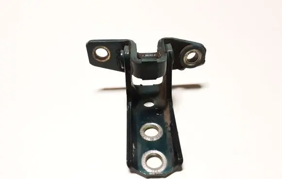 Mitsubishi Pajero Rear door lower hinge