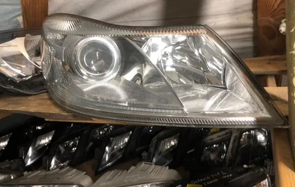 Skoda Octavia Mk2 (1Z) Headlight/headlamp 1z1941016F 00000201 1EL247052