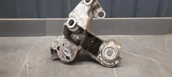 Audi A4 S4 B6 8E 8H Engine mounting bracket 8e0199352f