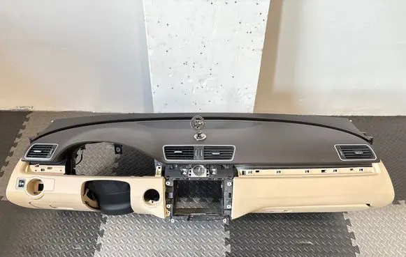 Volkswagen PASSAT B7 Dashboard 3C1857669 ZSB3C1857003 3C1857921M