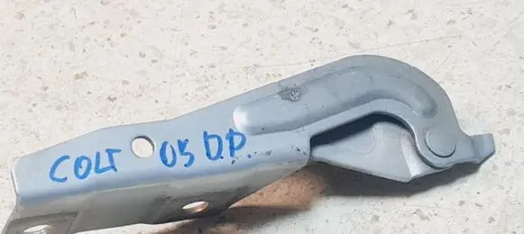 Engine bonnet/hood hinges