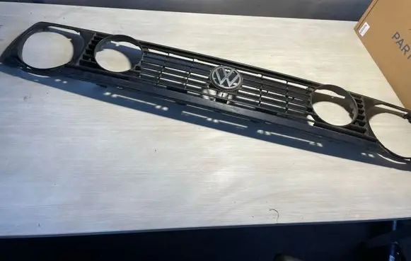 Volkswagen Golf II Front bumper upper radiator grill 191853653B