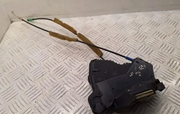 Toyota Corolla Verso AR10 Front door lock 6903002162