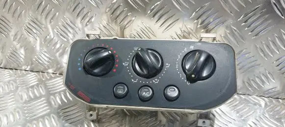 Renault Clio II Interior fan control switch 