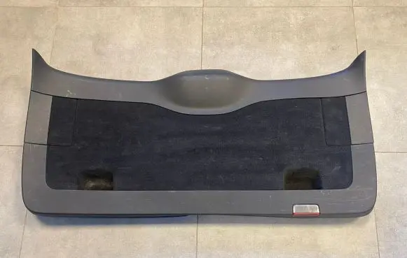 Volkswagen Touareg I Tailgate trim 7L6867605