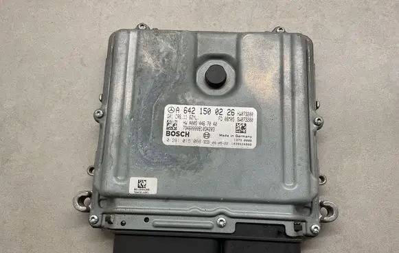 Mercedes-Benz C W204 Engine control unit/module A6421500226 1039S24808 A0054467040