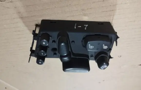 Chrysler Pacifica Seat control switch 0YD13TRMAD