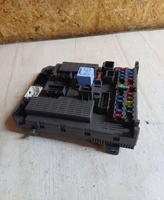 Citroen C5 Fuse module 9645352980