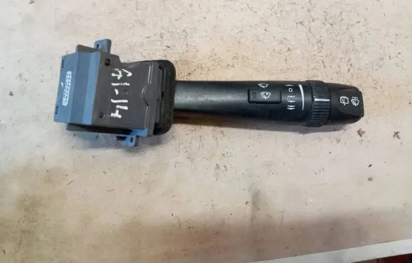 Volvo V70 Wiper control stalk 30768101