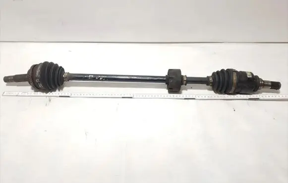 Toyota Yaris Front driveshaft P26080567