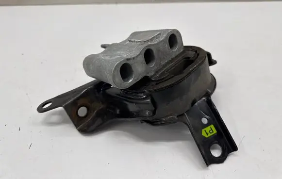Toyota C-HR I Engine mount bracket