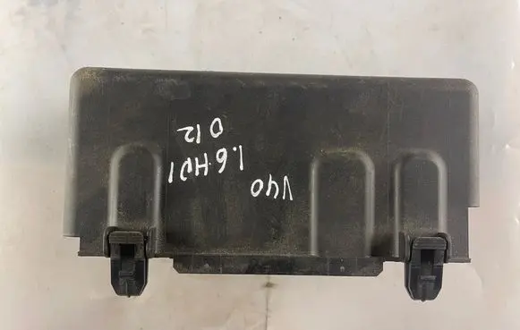 Volvo V40 Fuse box cover E00021587 21162
