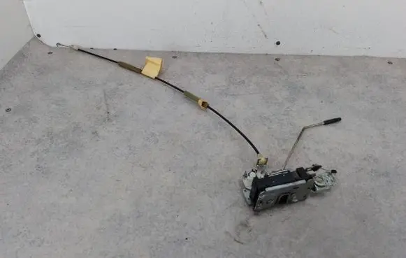Volkswagen Fox Front door lock 5Z3837013B