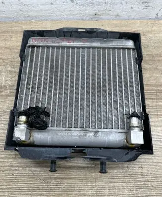 BMW 7 F01 F02 F03 F04 Engine oil radiator 7572542 P8413002