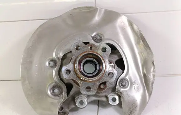 BMW i4 Rear wheel hub spindle/knuckle 6893273 146056