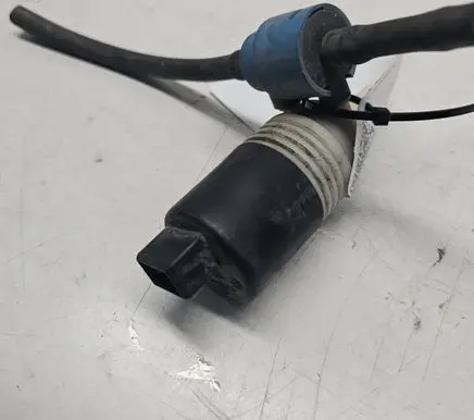 Volkswagen Golf III Windscreen/windshield washer pump 1H6955651