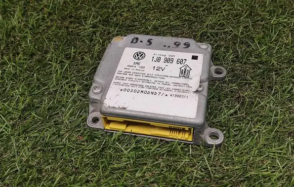 Volkswagen PASSAT B5 Airbag control unit/module 1J0909607 41980311 5WK4199