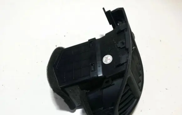 Hyundai Santa Fe Dash center air vent grill 974902b900 97490-2b900