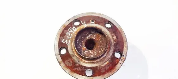 Rear wheel hub