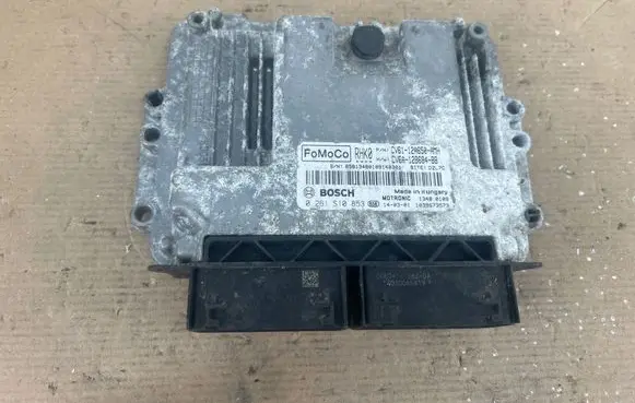 Ford Focus Engine control unit/module CV6112A650AMH CV6A12B684BB 0261S10853