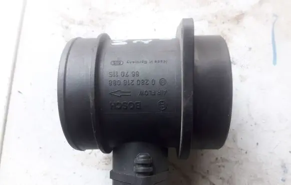 Volvo V70 Mass air flow meter 0280218088