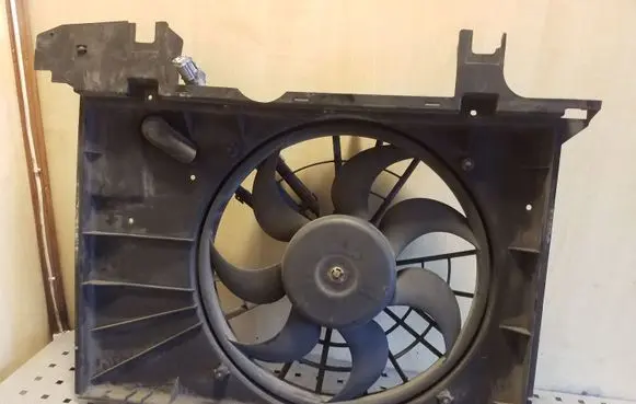 Electric radiator cooling fan