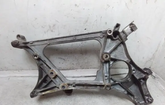 Mercedes-Benz C W204 Generator/alternator bracket A6512011909