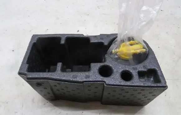 BMW i3 Spare wheel section trim 