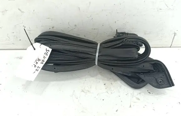 Toyota Sienna XL40 IV Rubber seal front coupe door 6786208030