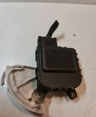 Volkswagen PASSAT B3 Air flap motor/actuator 8D1820511E 7000225693F00 030799