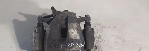 Toyota RAV 4 (XA30) Front brake caliper
