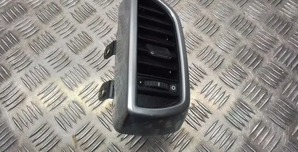Rear air vent grill