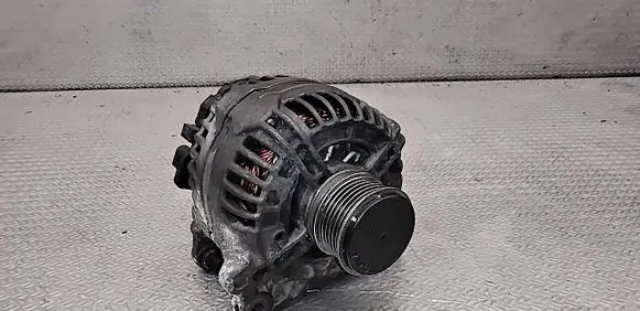 Volkswagen Touran I Generator/alternator 06F903023F 0124525091