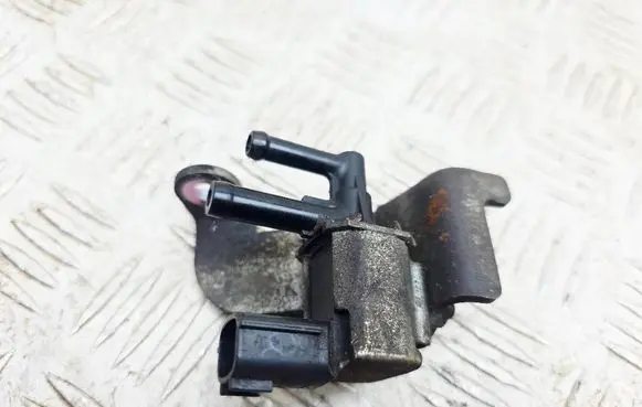Nissan Juke I F15 Turbo solenoid valve K5T48583