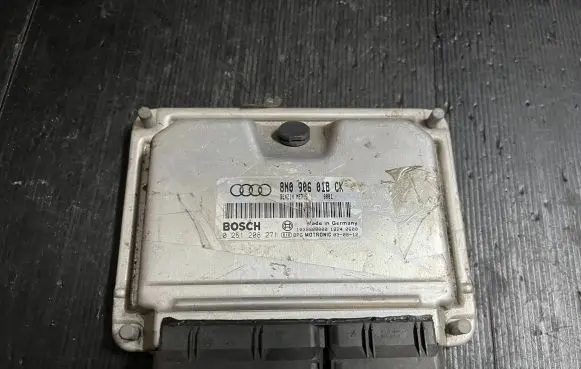 Audi TT Mk1 Engine control unit/module 8N0906018CK 1039S00000 0261208271