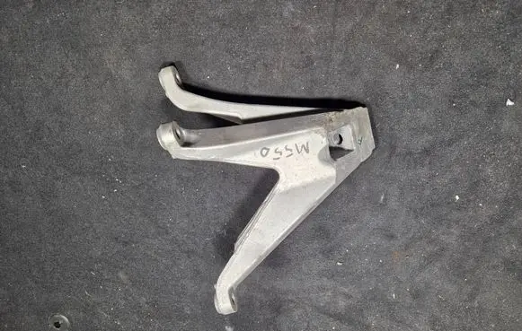 BMW X7 G07 Engine mounting bracket 6861551