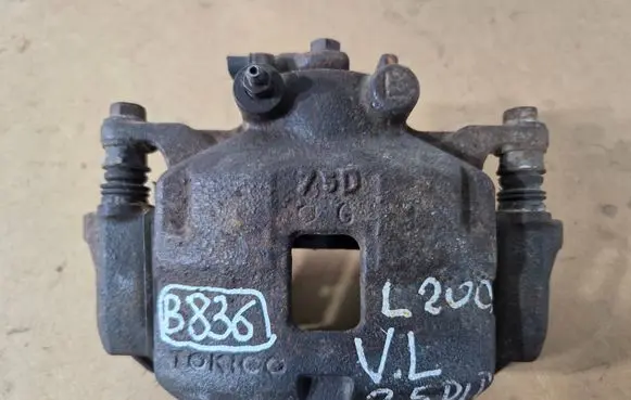 Mitsubishi L200 Front brake caliper 00000044