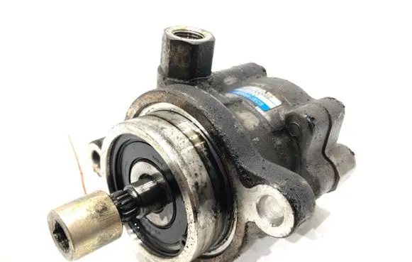 Nissan X-Trail T30 Power steering pump