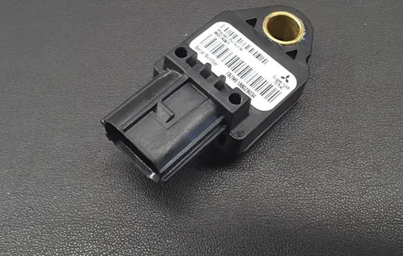 Mitsubishi Outlander Airbag deployment crash/impact sensor 8651A001 39754C 8216RX