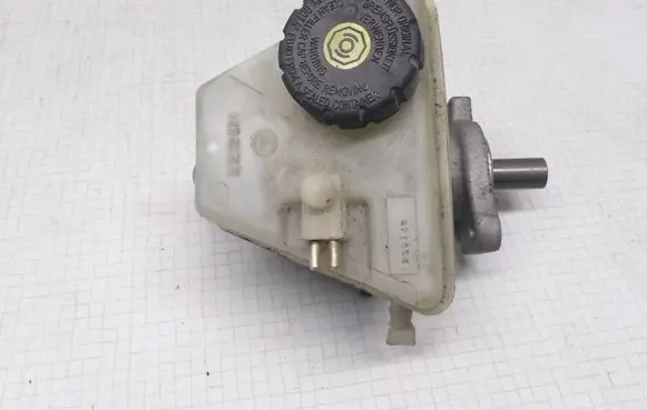 Mercedes-Benz C W202 Master brake cylinder A2024300202