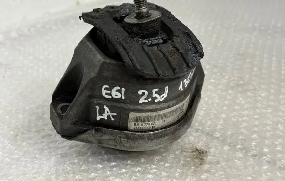 BMW 5 E60 E61 Engine mount bracket 6774620 677462001