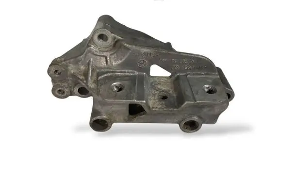 Skoda Yeti (5L) Engine mounting bracket 03F199275D